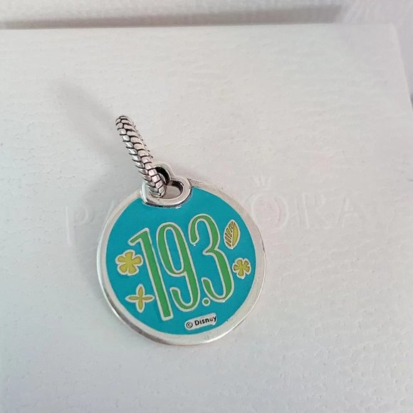 Pandora Disney Parks, Princess Half Marathon Charm - Moana 19.3 Fairy Tale - Picture 4 of 4